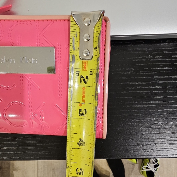 Calvin Klein bright pink wallet - Picture 8 of 8
